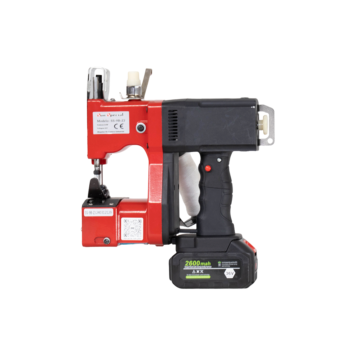 Máquina portátil para costurar boca de saco com bateria de Lithium Autovolt. Utiliza tecnologia de carregamento rápido e ponto de corrente simples (101) para fechamento forte e rápido de sacos de papel, ráfia, juta e plásticos. Possui braço largo para diferentes espessuras, cortador de linha integrado e motor de 210W.